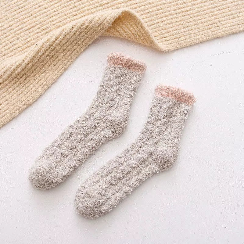 Cozy Cat Claw Coral Velvet Socks - Perfect for Women and Kids, Thickened Mid-Calf Sleep & Home Floor Socks for Autumn & Winter
